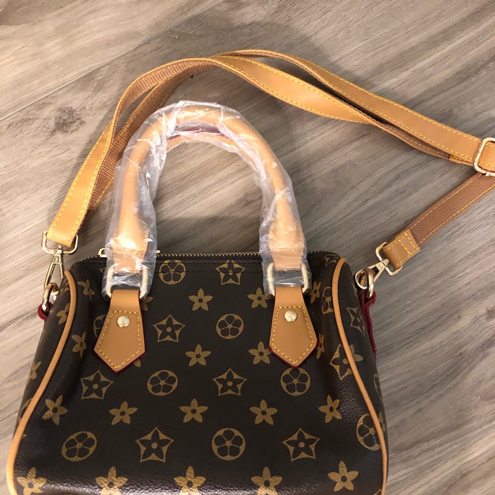 SMALL CROSSBODY HANDBAG